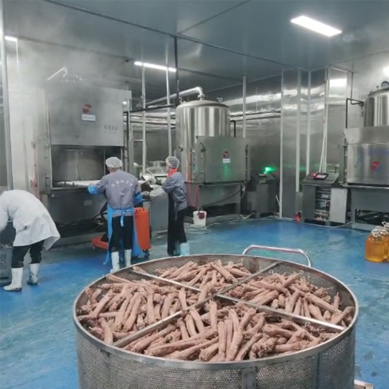 安徽客戶制作雞脖鴨脖真空油炸現(xiàn)場